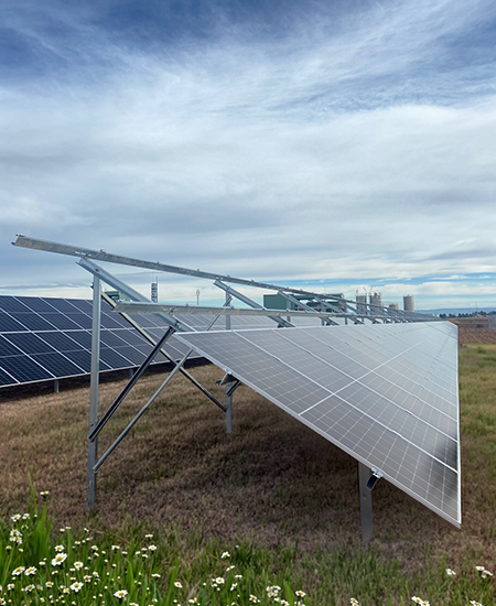 foto placas soalres en el suelo